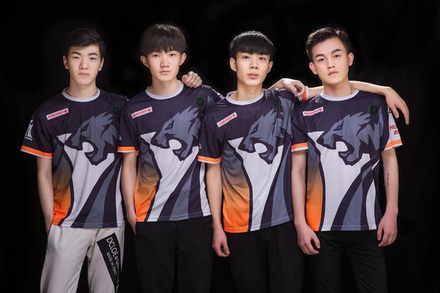17战队训练赛鞭尸xq战队!网友:职业道德呢?17shou:想多了!