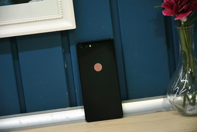 坚果Pro2特别版:骁龙636+标配6G运存,依然轻