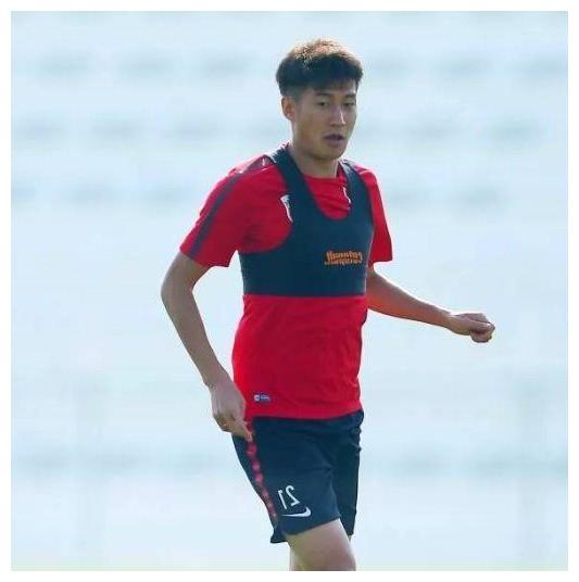 这4个人不配进国家足球队:比赛如同梦游,网友