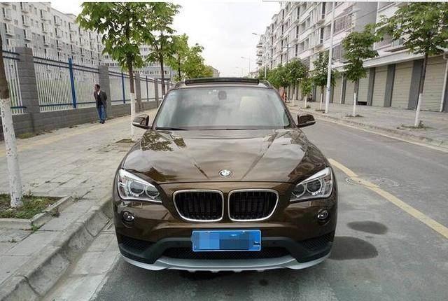 90后小伙买宝马X1送老爸，可老爸的一句话，让小伙心里很难受！