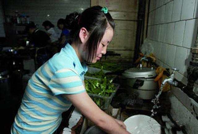 第一年高考考了300分,第二年瞒着父母复读,成