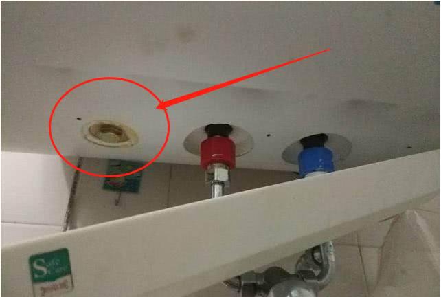 热水器一年不洗,水垢太多还费电?教你一招,水垢自己跑