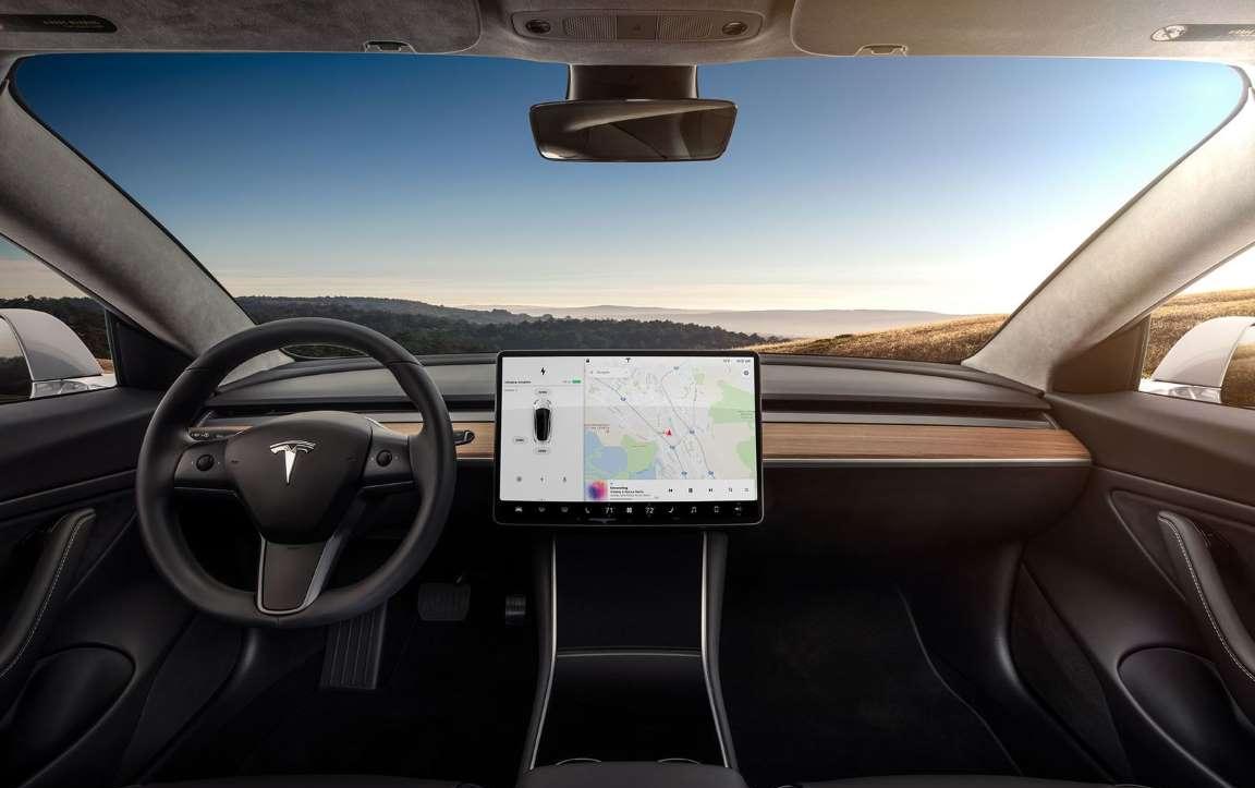 2018款特斯拉入门级轿车Model 3, 颜值高、续