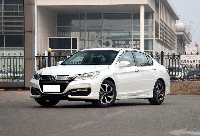 叫好又叫座中型车，2.4L兼顾商务与家用，月销过万妥妥的