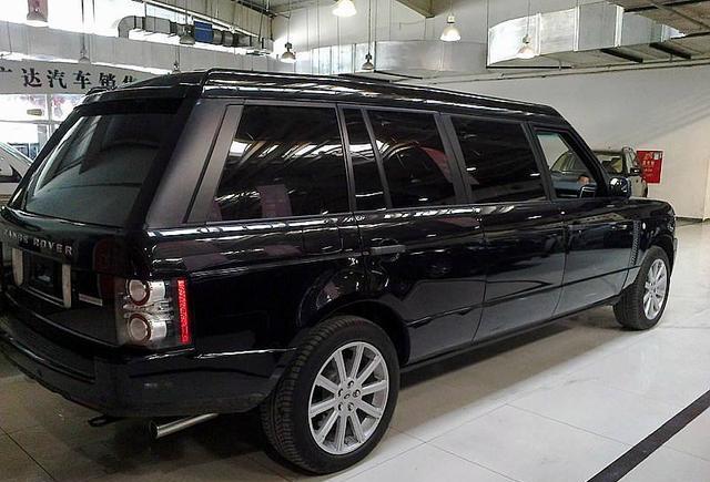 全中国唯一的山寨版路虎揽胜价值五千万, 车主是个送快递的小哥!