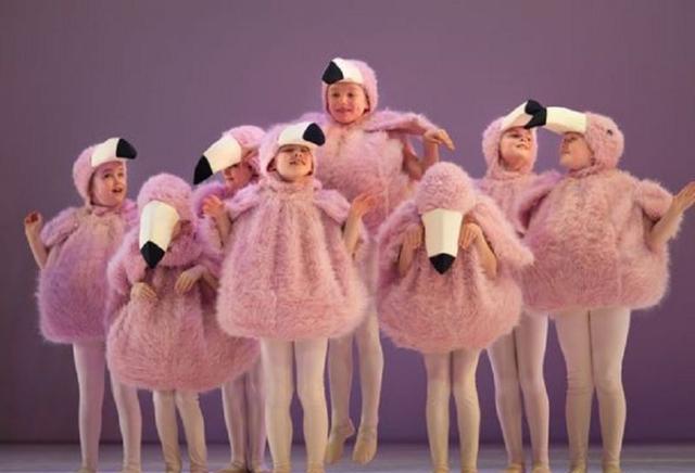 走进童话世界的儿童芭蕾--《爱丽丝梦游仙境》