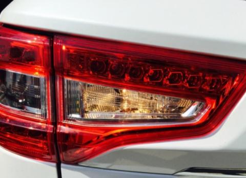 长安cs75倒车灯灯泡型号，长安cs75倒车灯怎么换