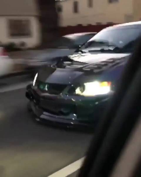 耍帅不过三秒就...