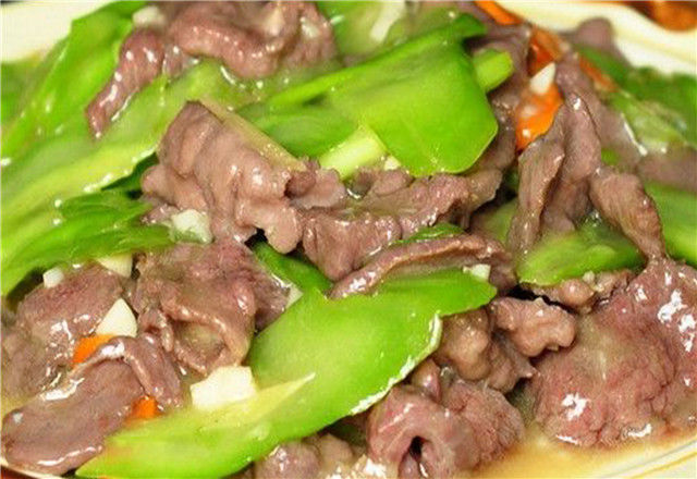 在家做苦瓜炒牛肉时,学会这一招,苦瓜不苦牛肉滑嫩,营养又健康