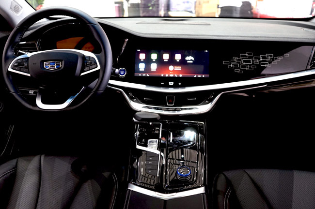 车厢有档次感 吉利博瑞GE PHEV实拍简评