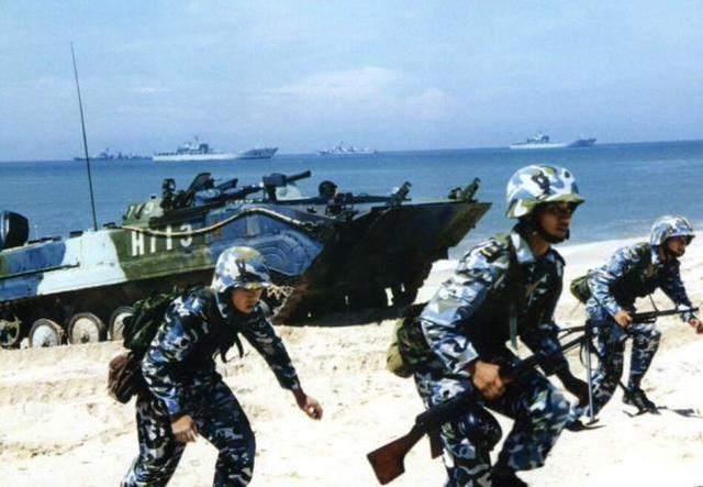 中国陆军特种作战服可比海军陆战队军装帅,因