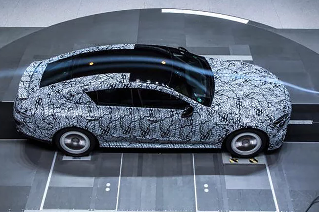 电动汽车是捷豹的重点，每年聘用1000多名毕业生工程师开发软件