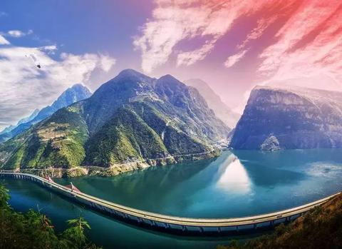 有这么一条高速公路，喜欢自驾游的人一定要走