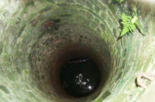 一人不进庙, 二人不看井, 三人不抱树这句话是