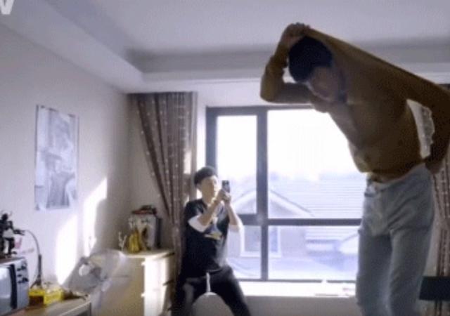 朱一龙要挑战白宇5秒技能,被带坏节奏,网友:居