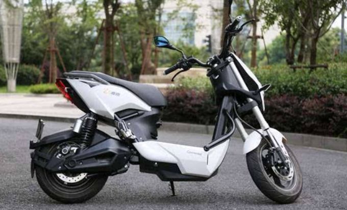 买电动车选雅迪还是爱玛好?听完维修师傅一说