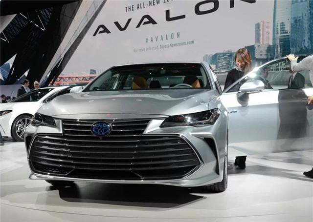 丰田这车将替代皇冠!亚洲龙外观比雷克萨斯还霸气,或将20万起售