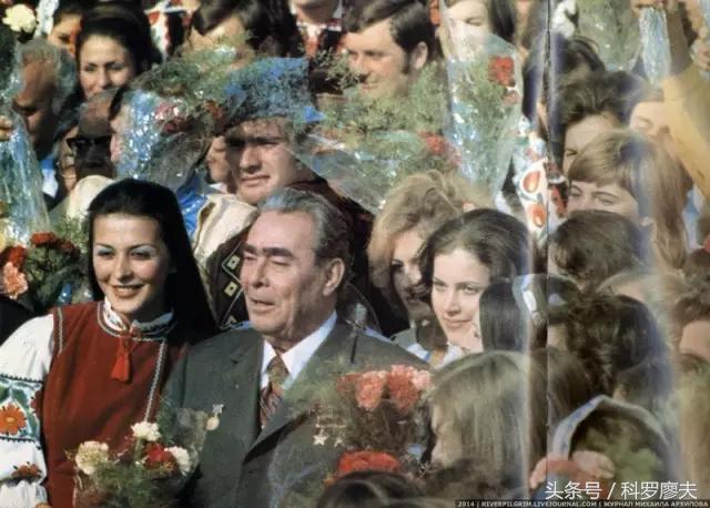 苏联80年代的幸福生活让中国人羡慕:楼上楼下