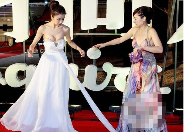 女星肩带滑落瞬间,景甜冷静,成龙有眼福,最后一个满园