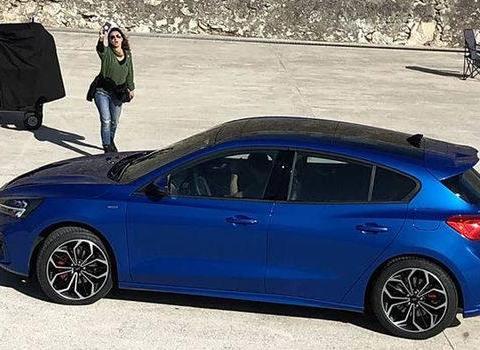 2019最新福克斯，外观内饰更新超时尚，这次腰包不鼓也可以买了！