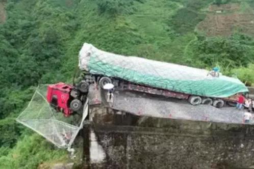 为什么现在物流公司都急招货车司机?背后原因