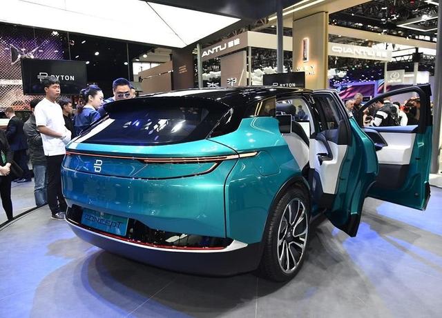 这才是最炫SUV,上车刷脸,中控配49寸巨屏,充一次电跑520公里
