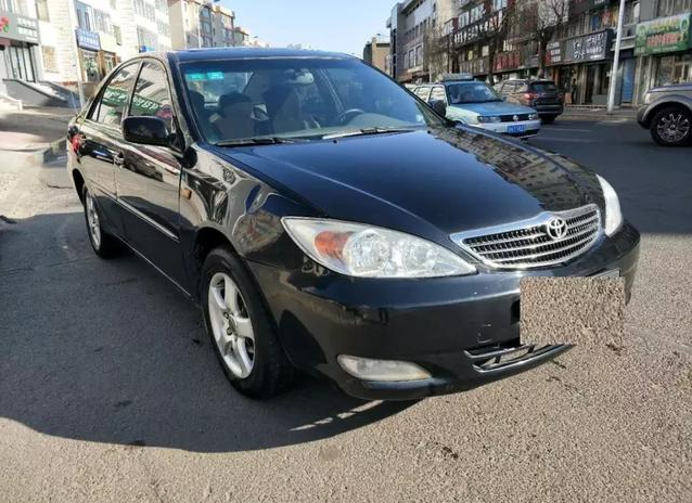 15年的丰田凯美瑞佳美，车商说4000您提走，废铁价