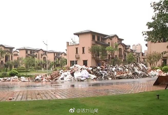 汕尾碧桂园品清湖一号:小区内建筑垃圾成堆 居