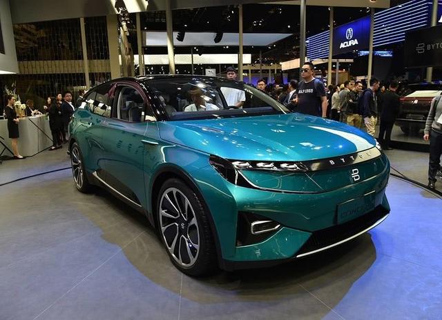 这才是最炫SUV,上车刷脸,中控配49寸巨屏,充一次电跑520公里