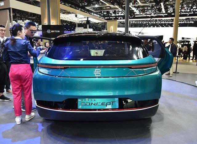 这才是最炫SUV,上车刷脸,中控配49寸巨屏,充一次电跑520公里