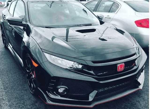 男子提红标版思域Type-R, 下车型随便秒