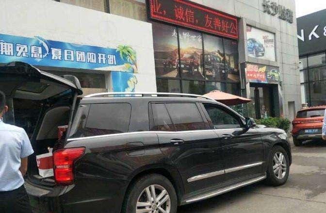 国内首台北汽BJ90到店, 发动机上的标志亮了,要去奔驰4S店做保养