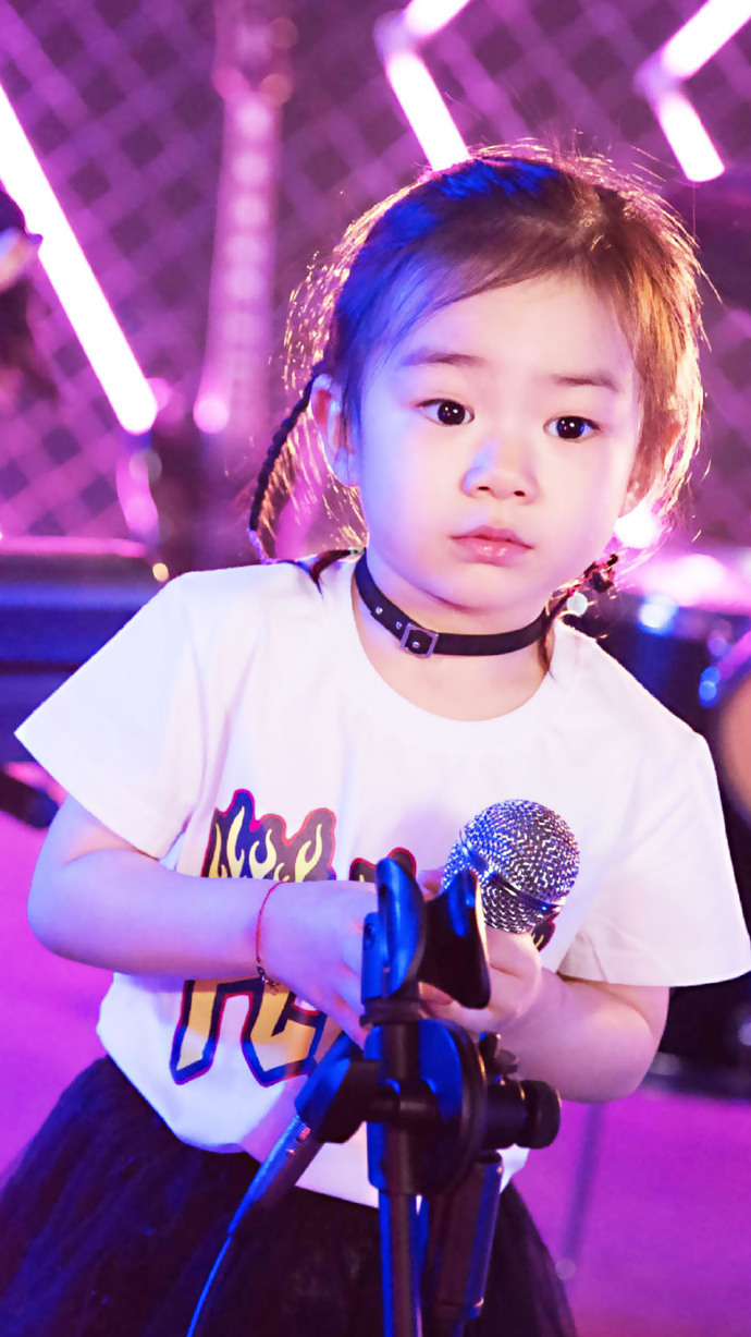 发一波戚薇女儿李乐褀lucky小朋友的壁纸