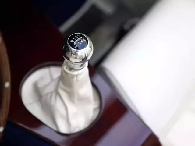 世界上最贵的手动挡轿车 没有安全气囊ESP 比