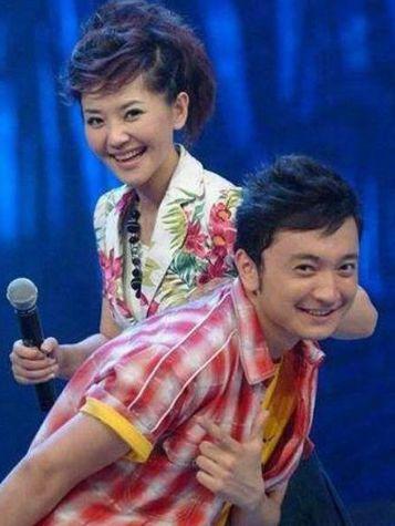 43岁方琼一家近照,原来方琼每天面对的是这样的男人