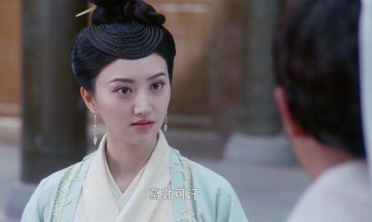 她是皇太极的庶妃, 历史上默默无闻, 但生下的公