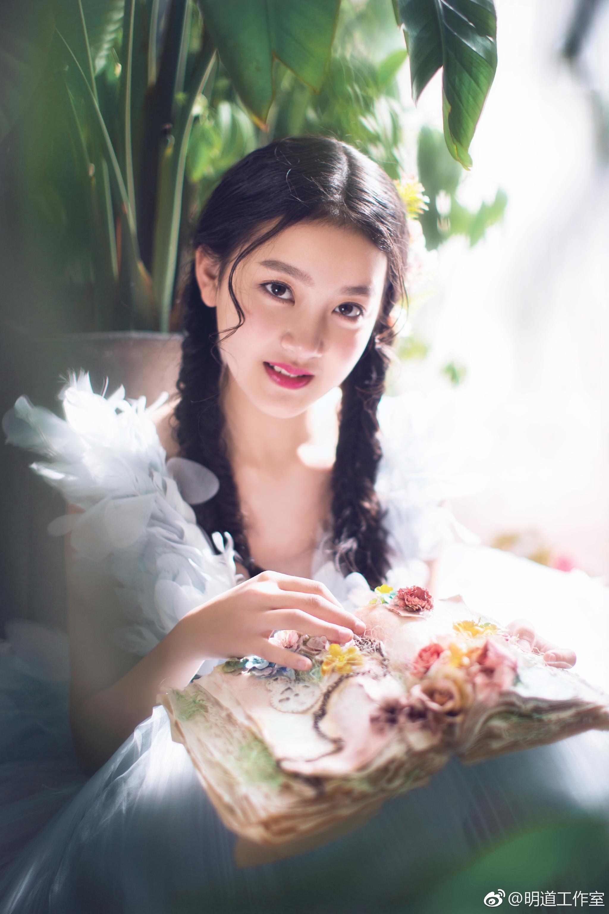 小陆曼笙恭喜汤甄南烟斋笔录杀青女神童年收割机 灵动可爱以