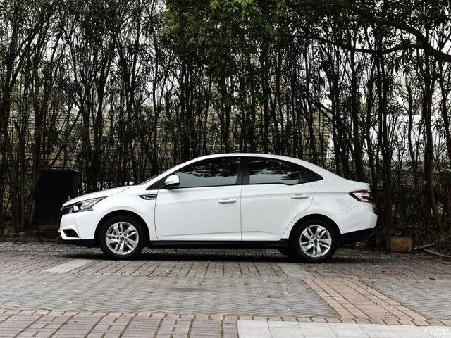 新手入门级轿车,颜值不输卡罗拉,高科技中控,7万起售
