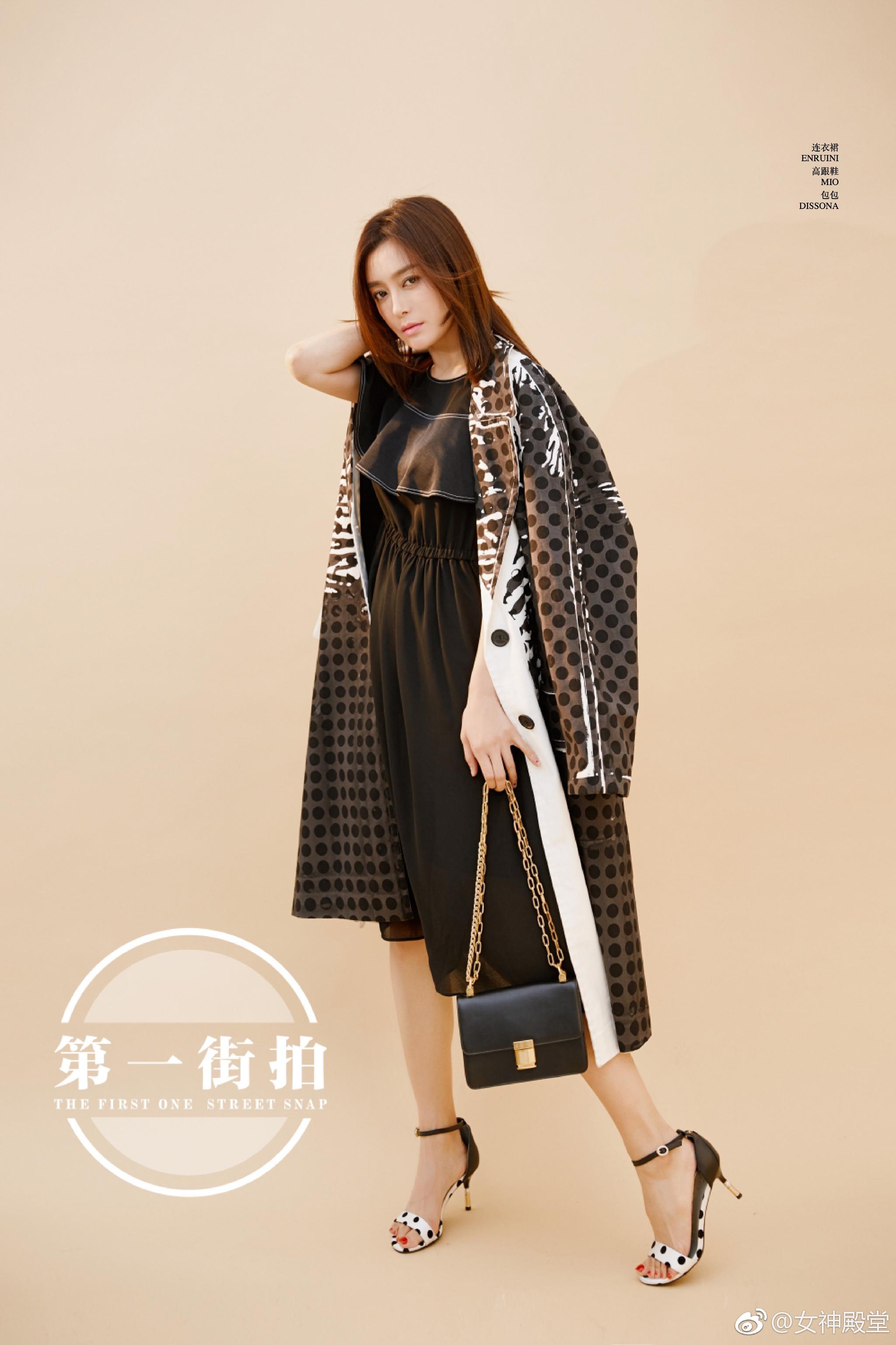 秦岚第一街拍时尚大片,优雅女人味绽放,特别迷人的女人.