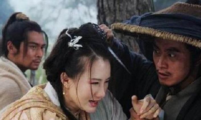 石秀杀潘巧云时, 为什么要撕下她的衣服? 真相令人难以相信