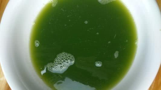 乡下老太太祛斑不花钱,马齿苋捣碎了敷脸,祛斑