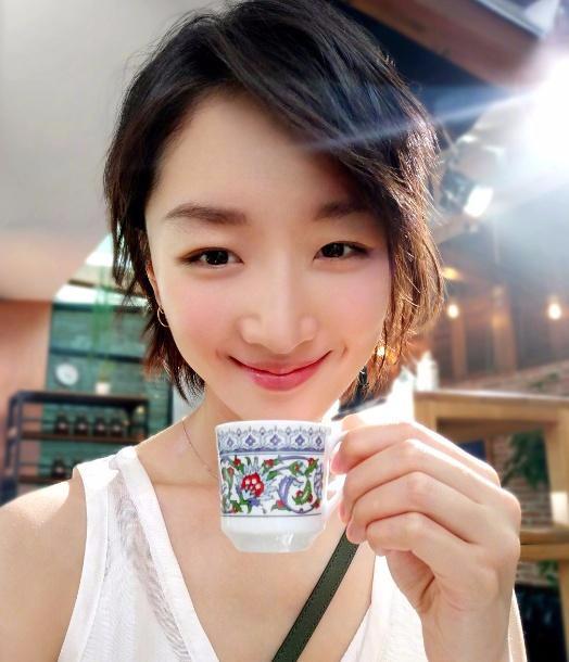 周冬雨自曝皮肤变白秘诀,只需饭后做一件事,网