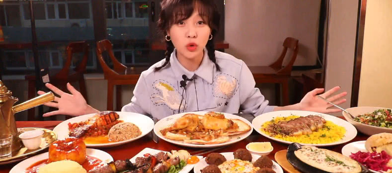 大胃王mini一顿吃一桌子的中东菜,中东美味全在这儿了!