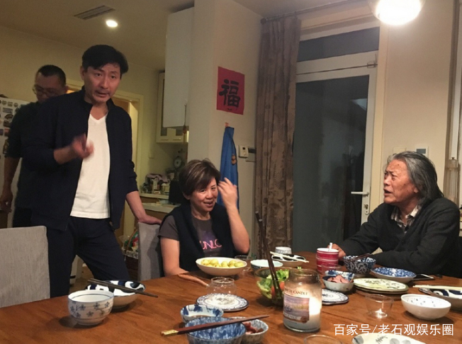 别看房子不豪华，但大半个娱乐圈的明星都爱往他们家跑，为什么？