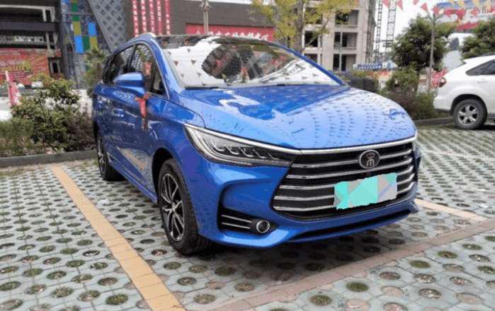 月薪5600的快递员, 为了实用性放弃了哈弗H6, 果断选择了它