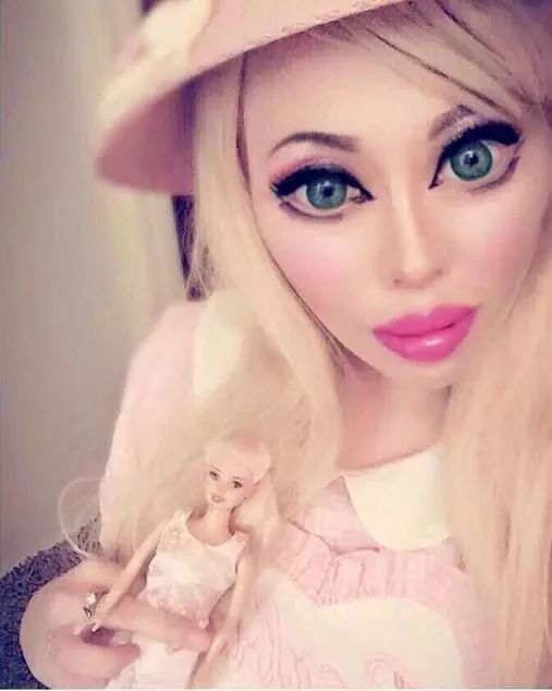 混中国冰岛血统的女孩因亚洲容貌受歧视,强行