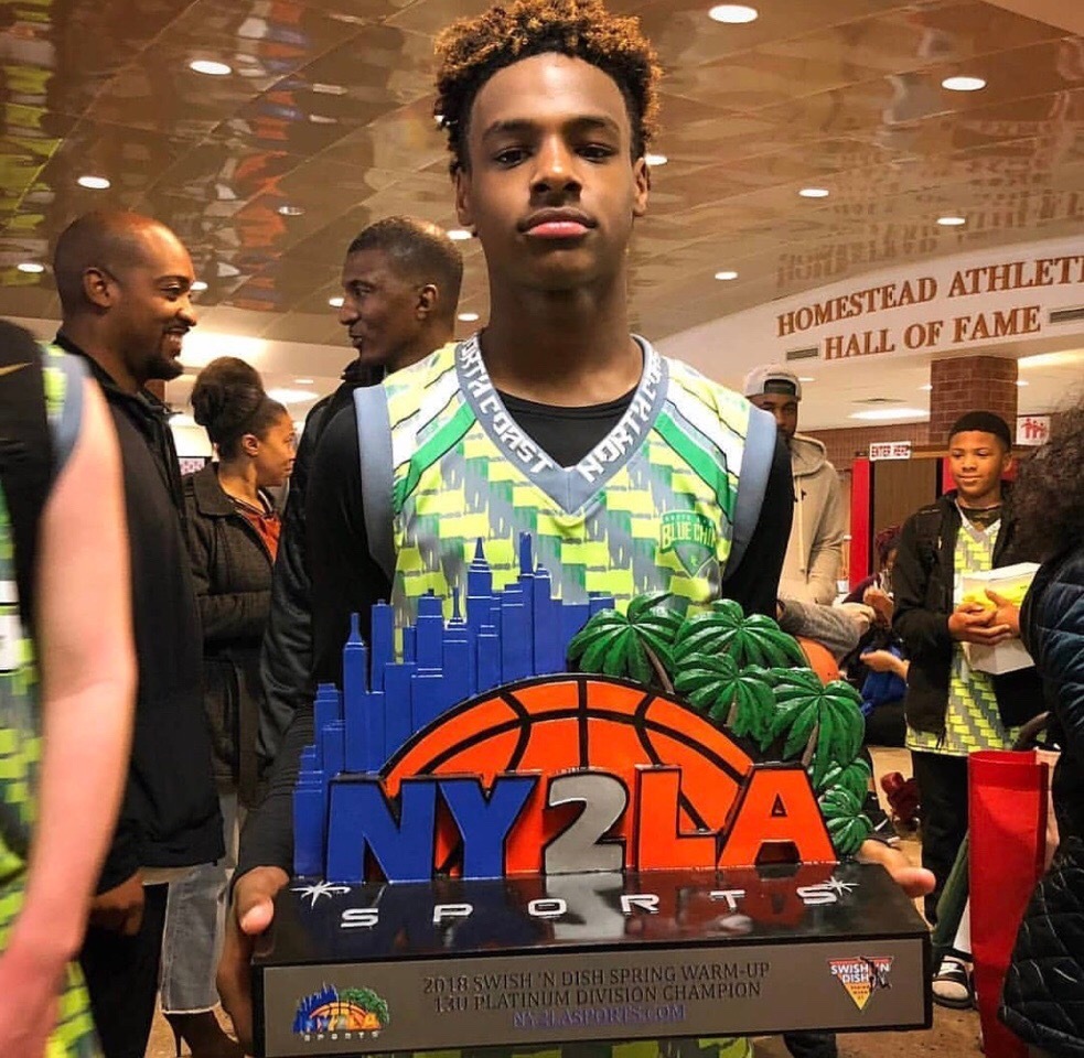 詹姆斯大儿子布朗尼又夺冠啦,现在压力都在老詹身上了