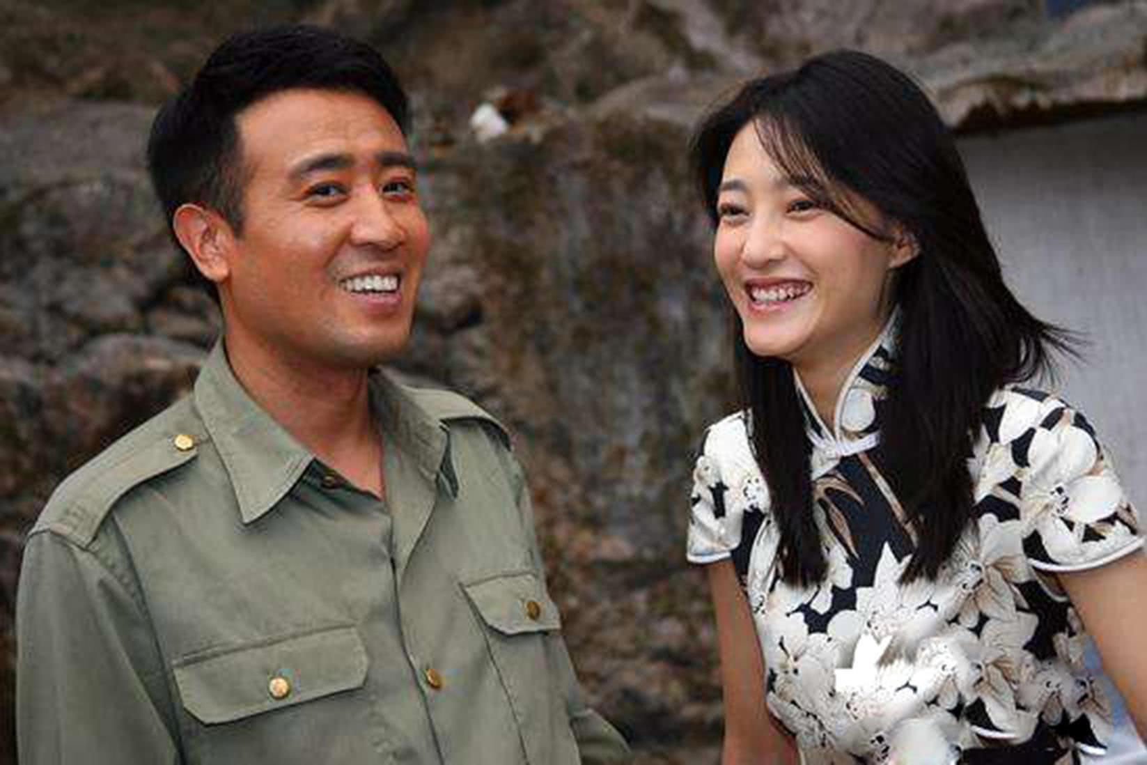 47岁于和伟一家近照,老婆隐藏了整整27年,女儿