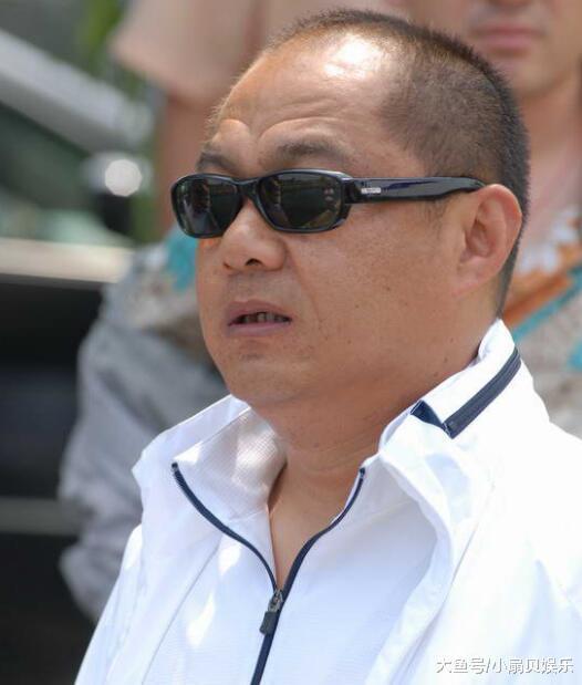 他演技不输张丰毅, 是郑卫莉的第一任丈夫, 如今却淡出荧幕被遗忘