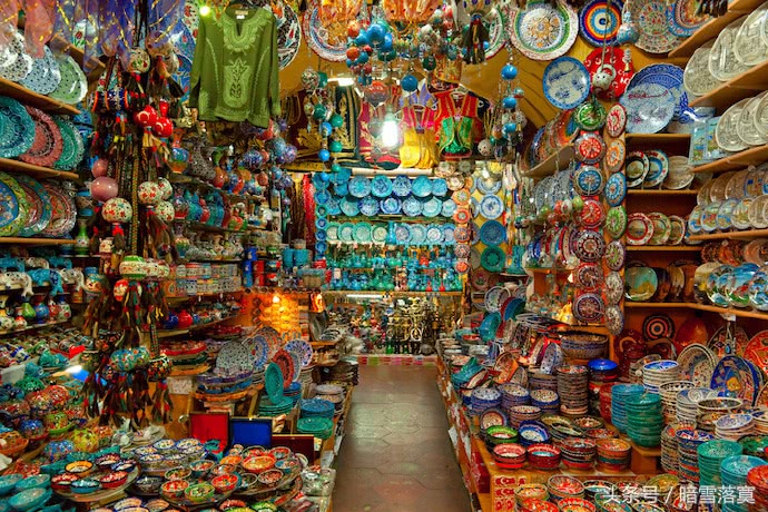 在新疆乌鲁木齐大巴扎,民族服饰的价格大概是多少